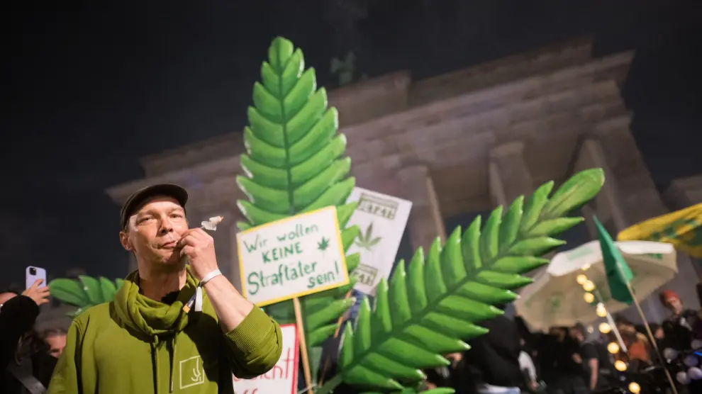 Alemania aprueba una de las leyes de tenencia de marihuana más permisivas de Europa