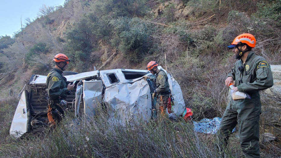 Una mujer sobrevivió 4 noches en las montañas de California después de que su auto cayera a un cañón