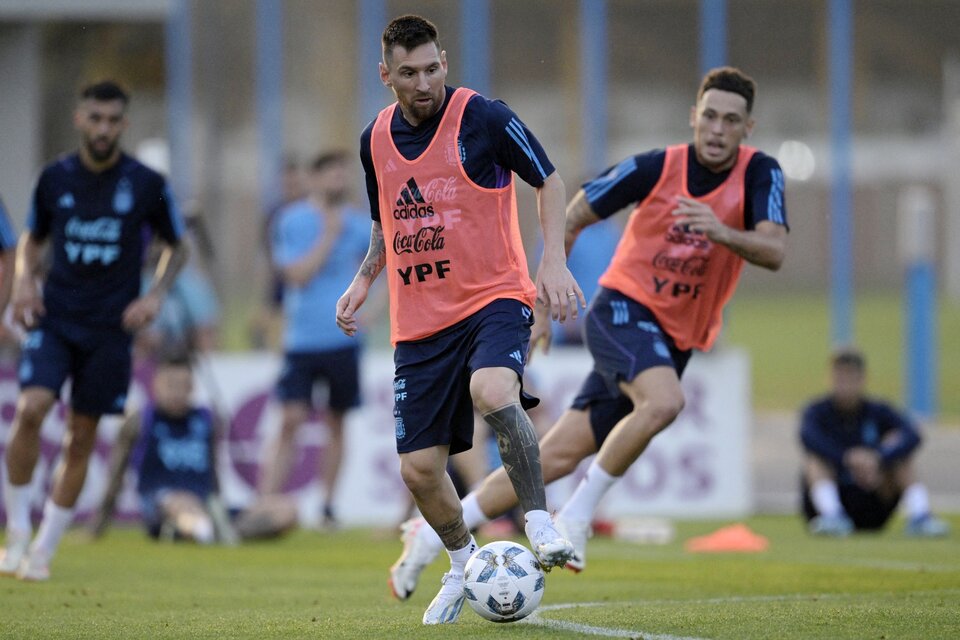Selección Argentina: Messi se entrenó sin problemas y Lautaro terminó golpeado 