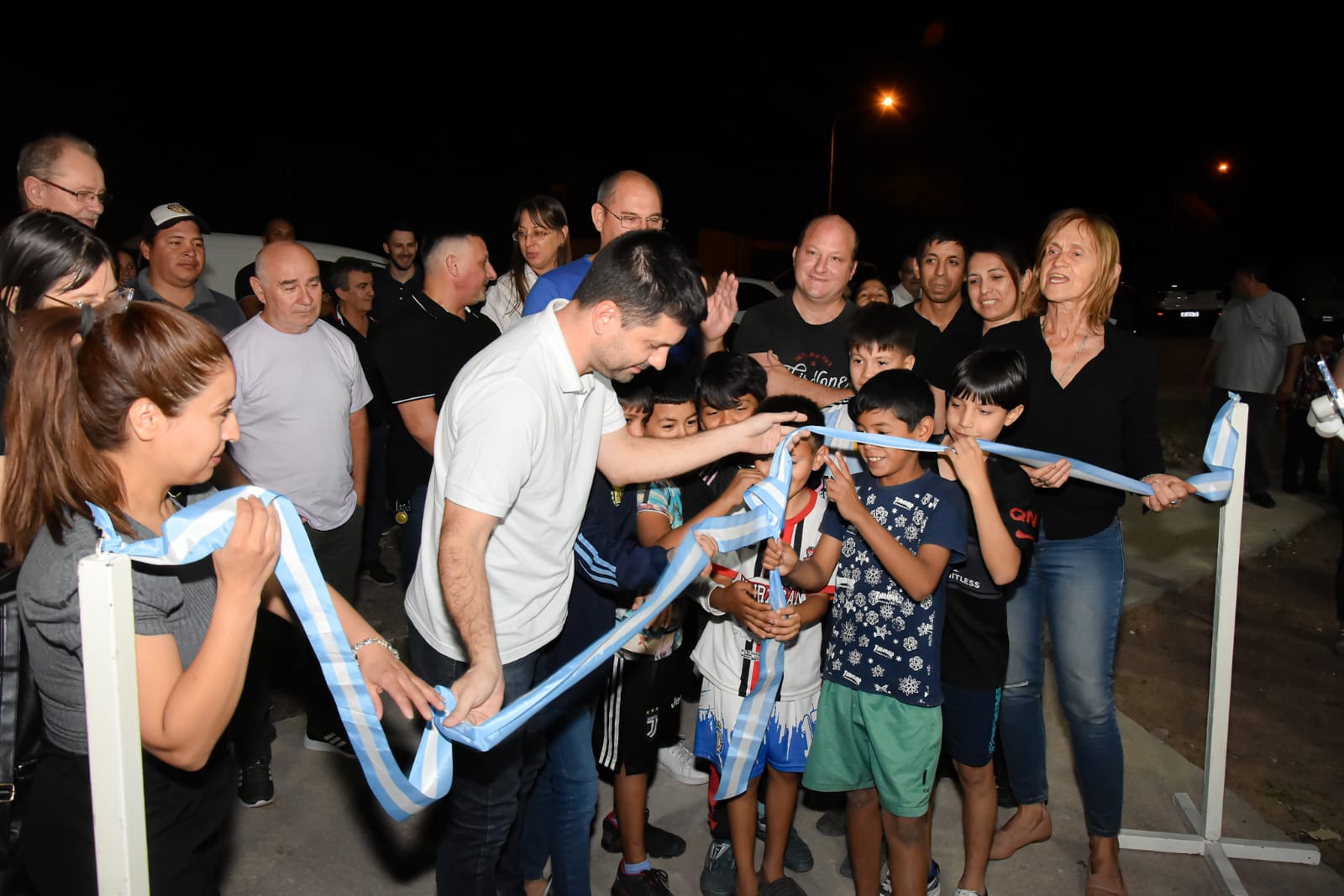 El intendente Bruno Cipolini inauguró un nuevo espacio de recreación el el barrio Néstor Kirchner