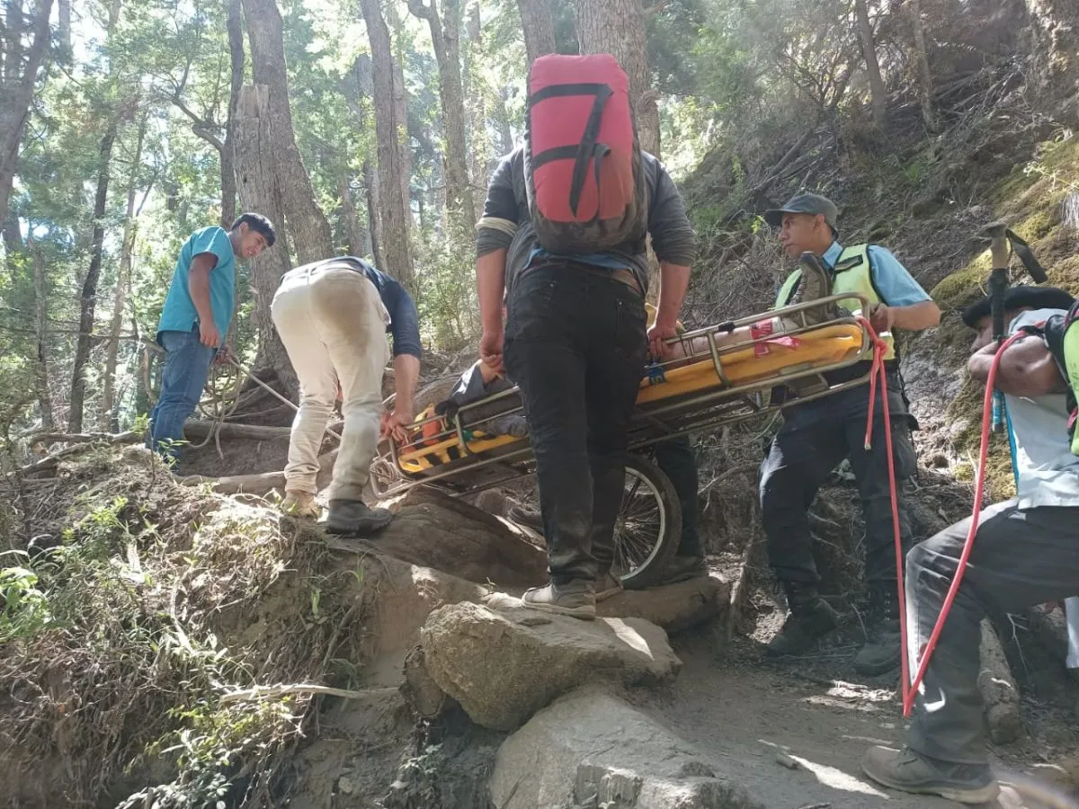 La Falda: rescataron a un turista que cayó de un barranco y quedó atrapado en un paraje